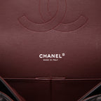 Chanel Timeless Maxi Jumbo shoulder bag in black quilted leather - DETAIL 2