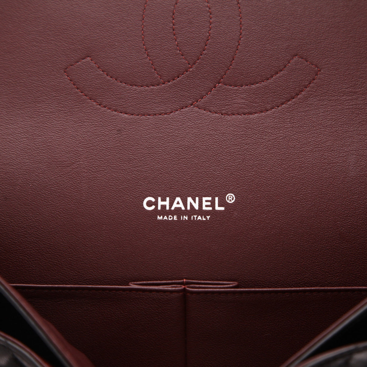 Chanel Timeless Maxi Jumbo shoulder bag in black quilted leather - DETAIL 2