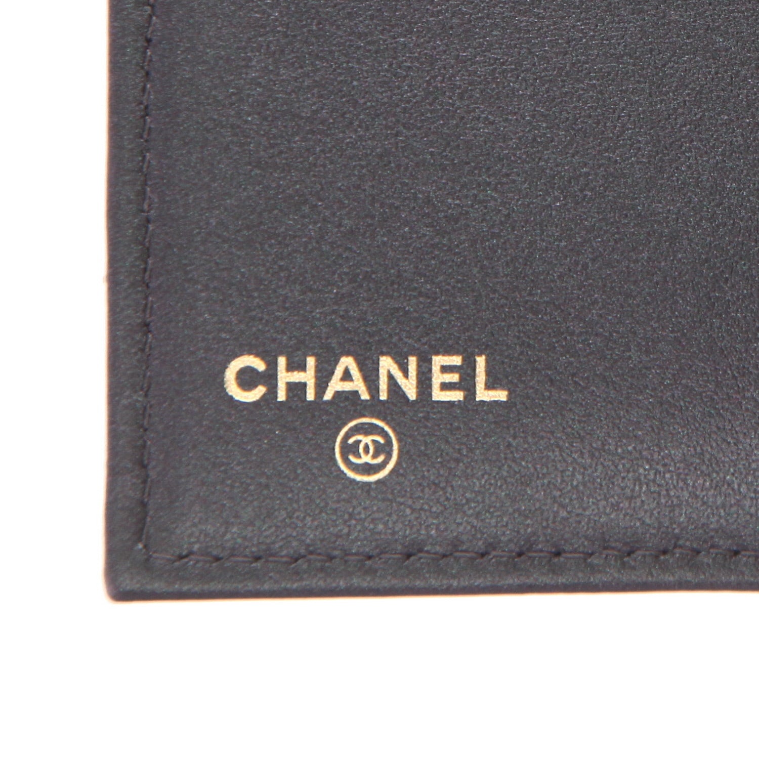 Chanel Timeless wallet in green and purple holographic quilted grained leather - DETAIL 2