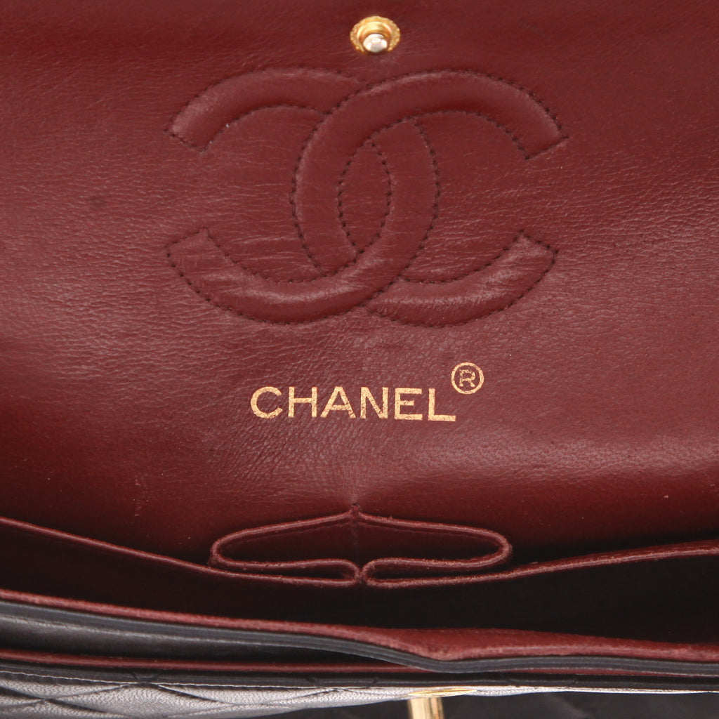 Chanel Timeless Petit handbag in black quilted leather - DETAIL 2