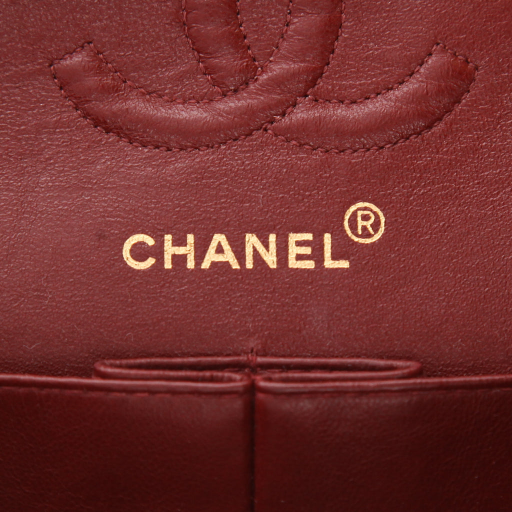 Chanel Timeless Petit handbag in black quilted leather - DETAIL 2