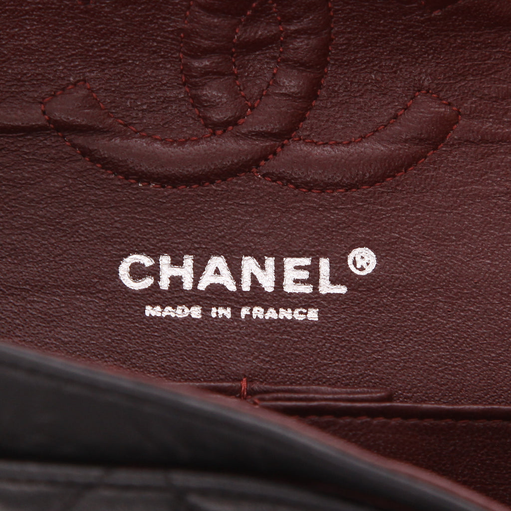 Chanel Timeless Petit handbag in black quilted leather - DETAIL 2