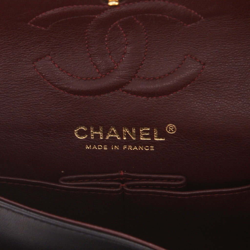 Chanel Timeless Petit handbag in black quilted leather - DETAIL 2