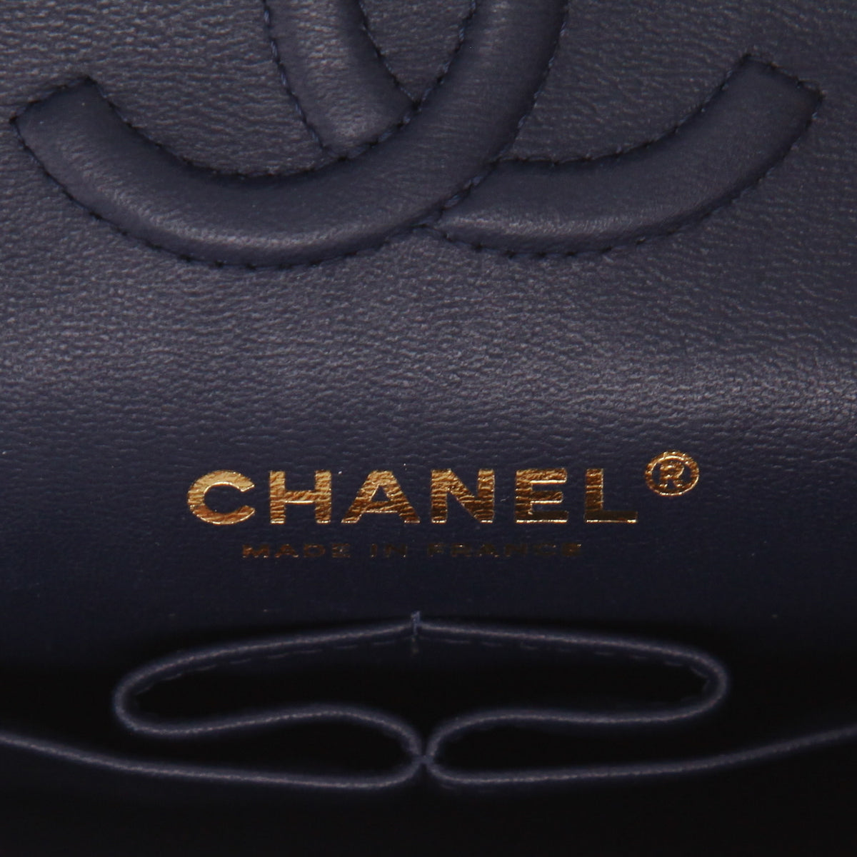 Chanel Timeless Petit handbag in navy blue quilted leather - DETAIL 2