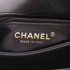 Chanel Trendy CC shoulder bag in black quilted leather - DETAIL 2