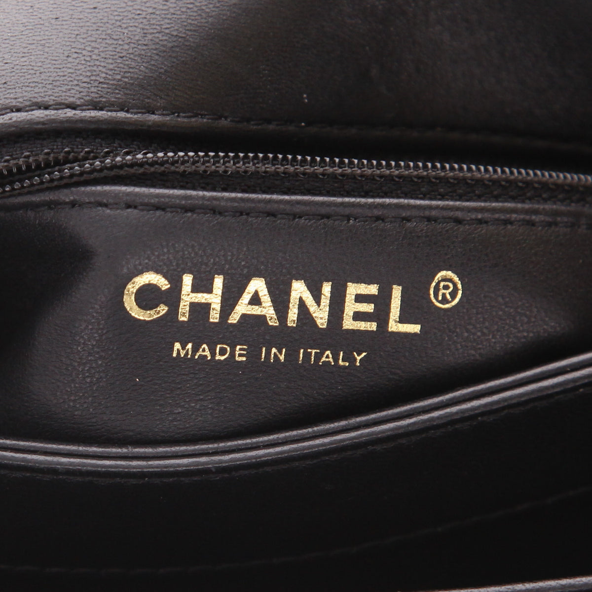Chanel Trendy CC shoulder bag in black quilted leather - DETAIL 2