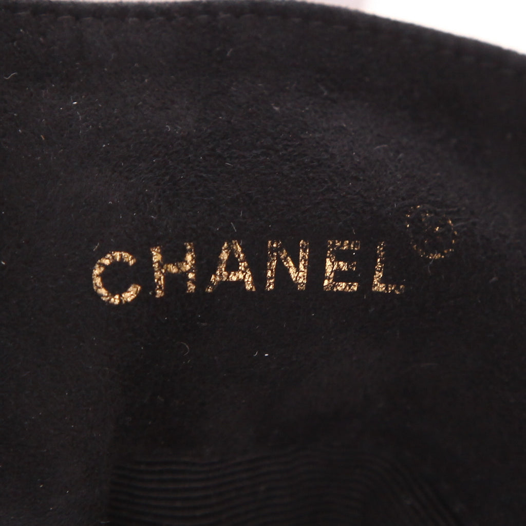 Chanel Vintage clutch in black suede - DETAIL 2