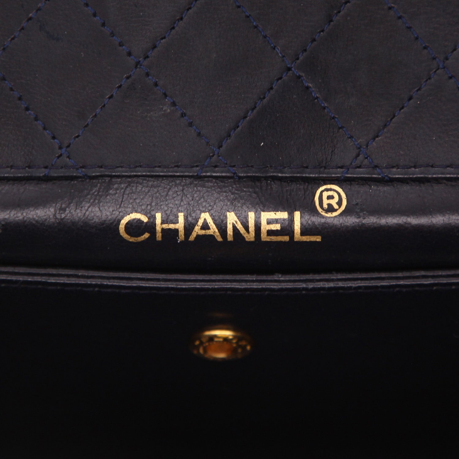 Chanel Vintage handbag in blue and white quilted leather - DETAIL 2