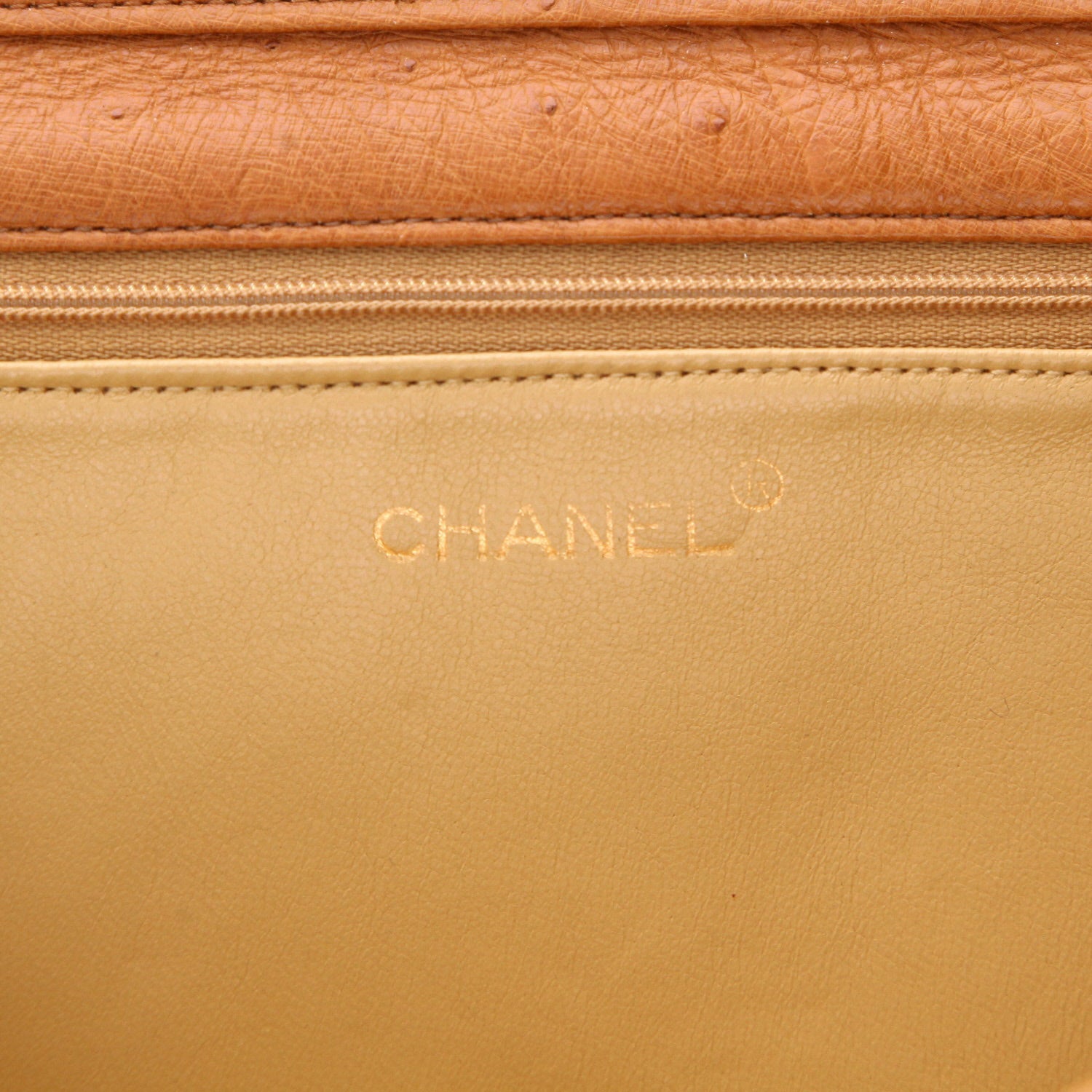 Chanel Vintage handbag in gold ostrich leather - DETAIL 2