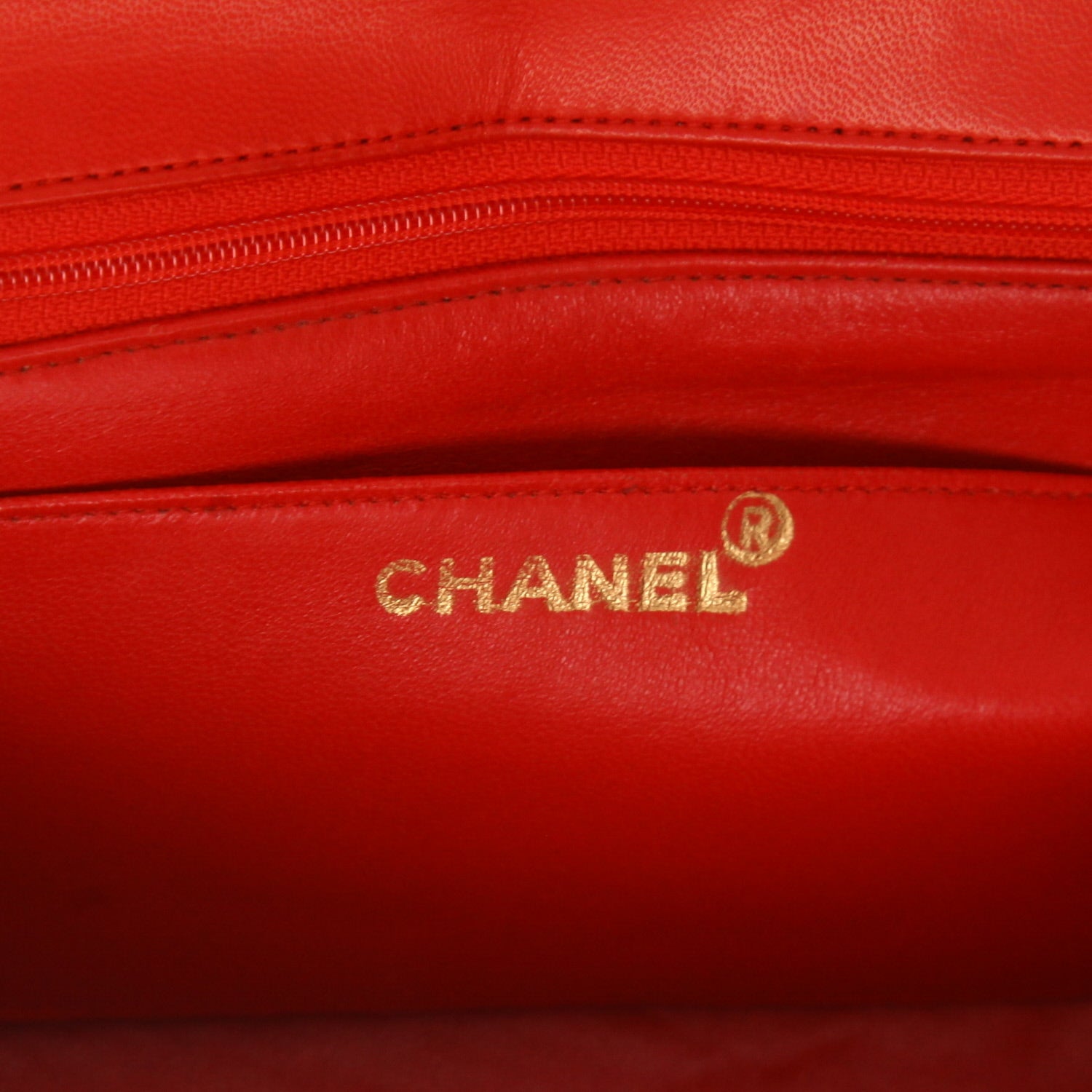 Chanel Vintage handbag in red quilted leather - DETAIL 2