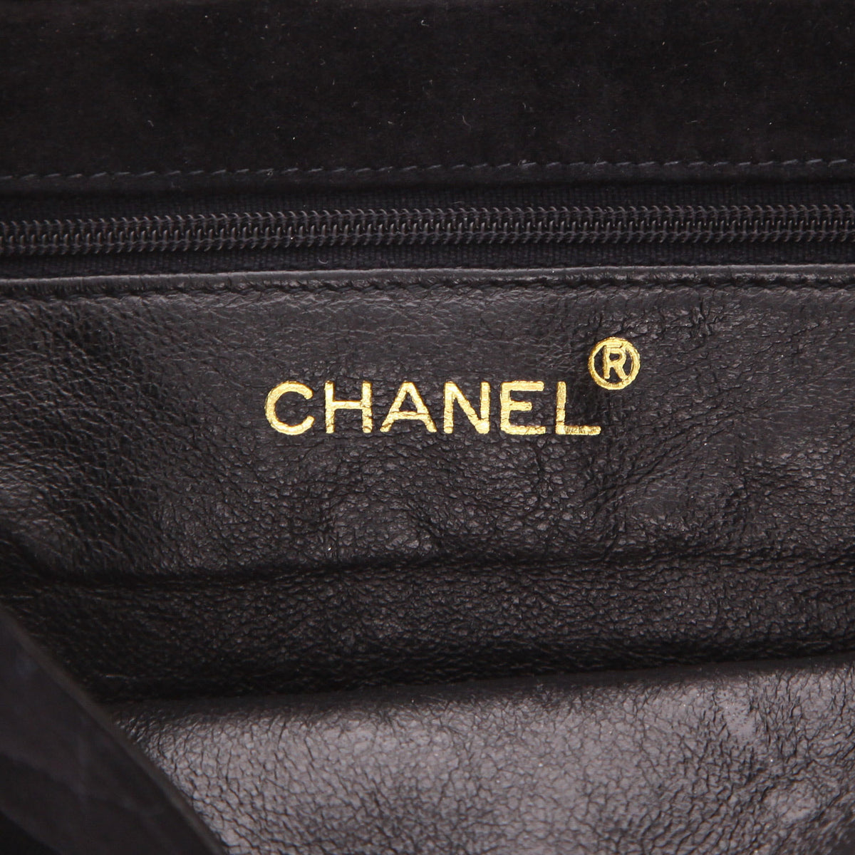Chanel Vintage shoulder bag in black suede - DETAIL 2