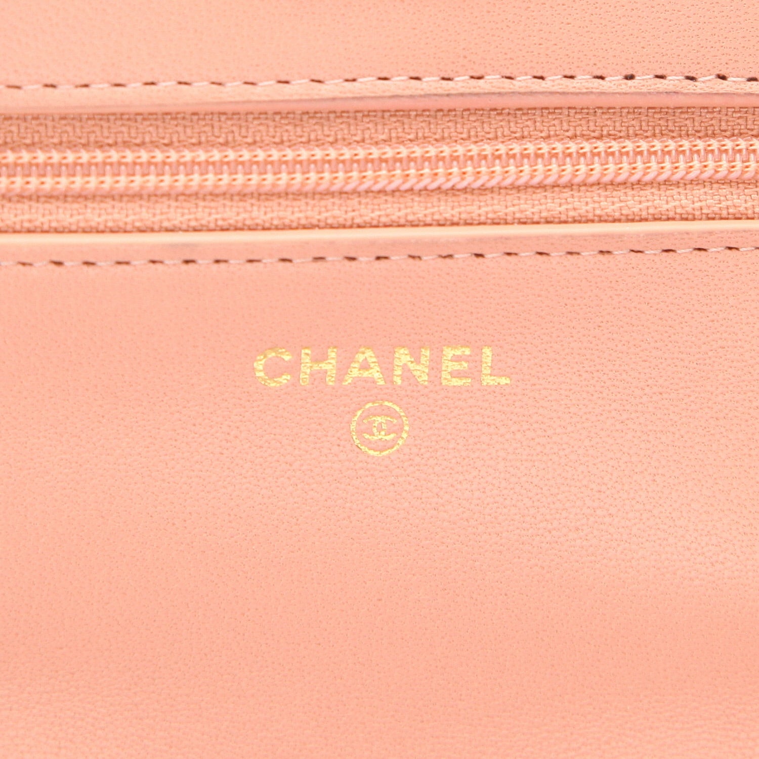 Chanel Wallet on Chain 19 shoulder bag in pink quilted leather - DETAIL 2