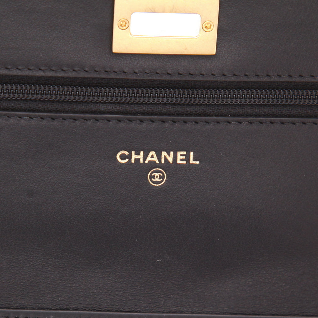 Chanel Wallet on Chain shoulder bag in black chevron quilted leather - DETAIL 2