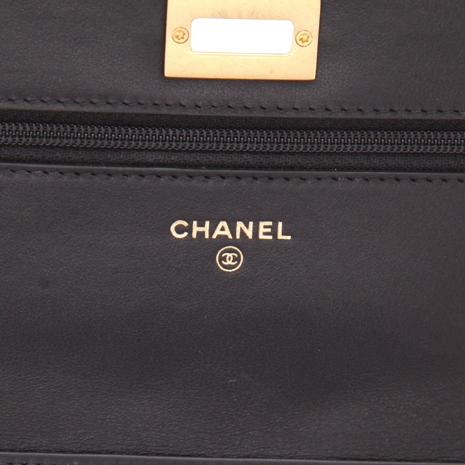 Chanel Wallet on Chain shoulder bag in black chevron quilted leather - DETAIL 2
