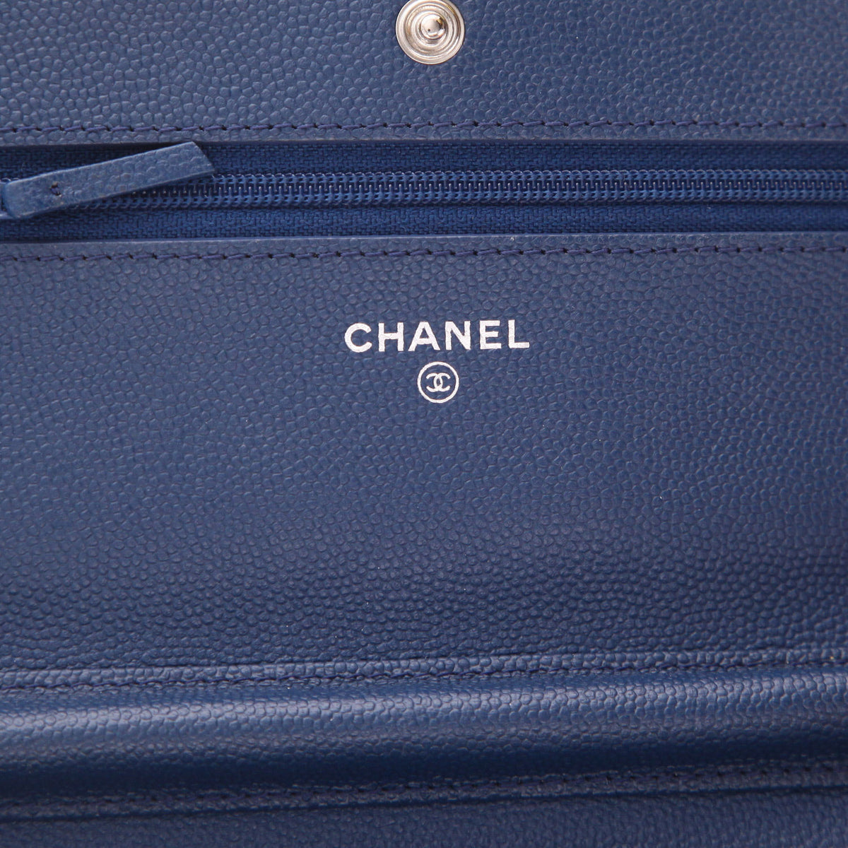 Chanel Wallet on Chain shoulder bag in blue quilted grained leather - DETAIL 2
