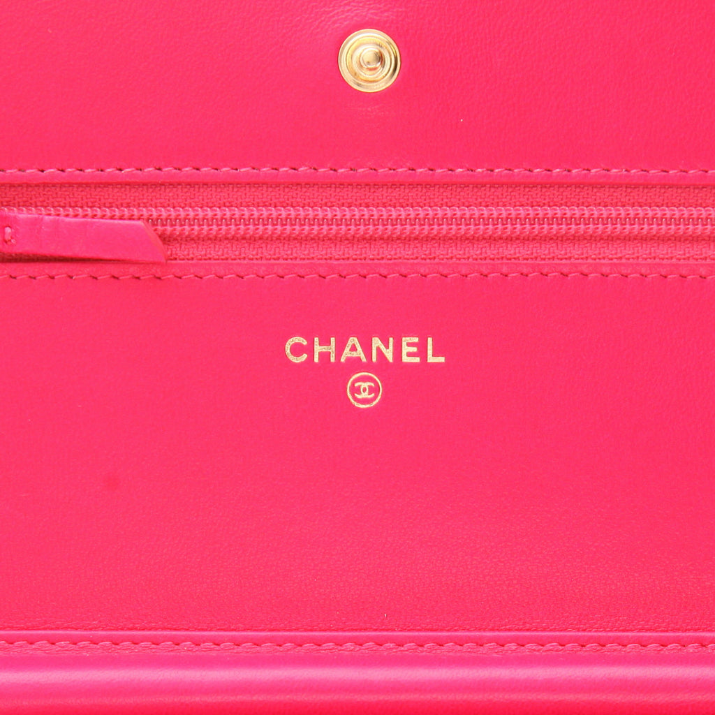 Chanel Wallet on Chain shoulder bag in pink velvet - DETAIL 2