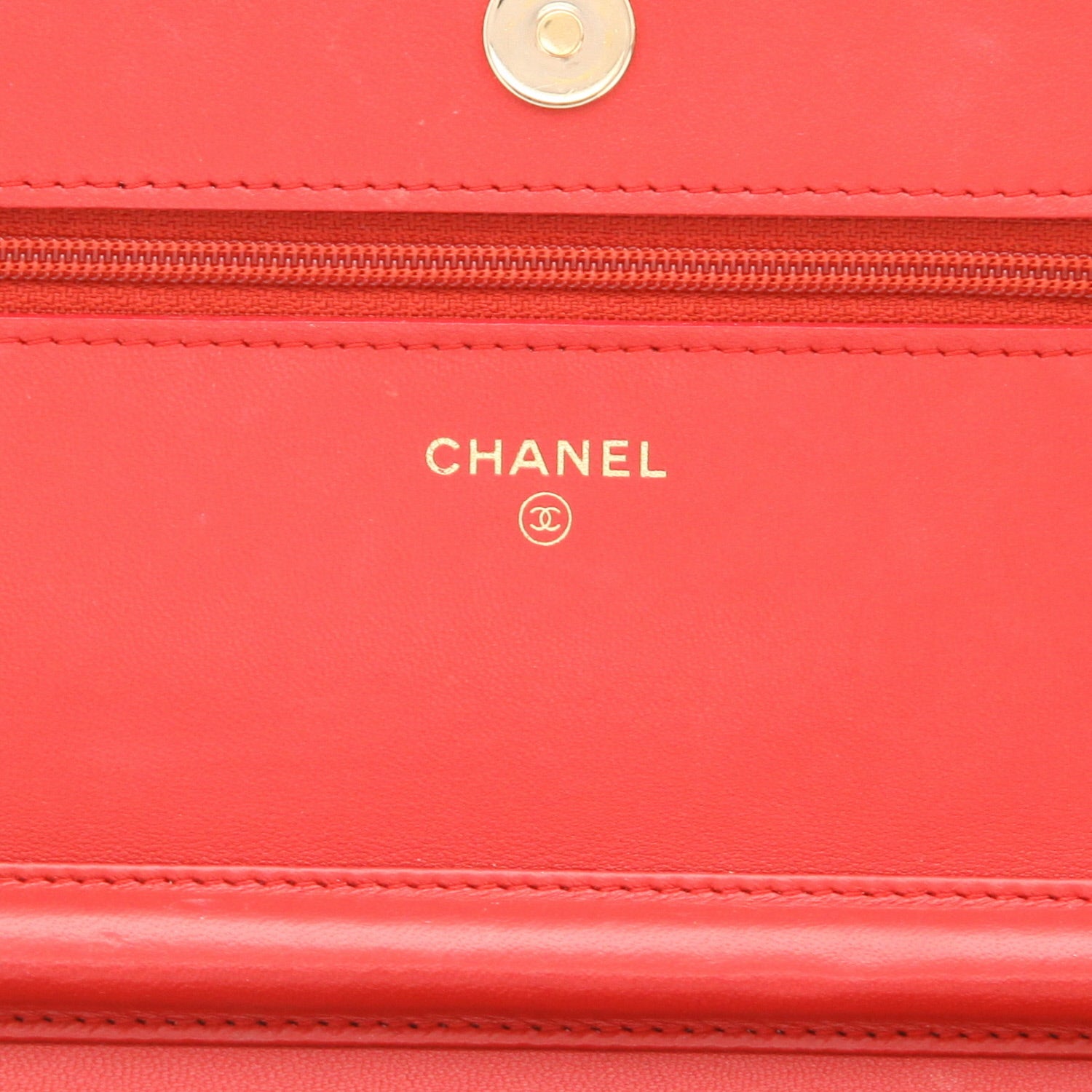 Chanel Wallet on Chain shoulder bag in red quilted leather - DETAIL 2