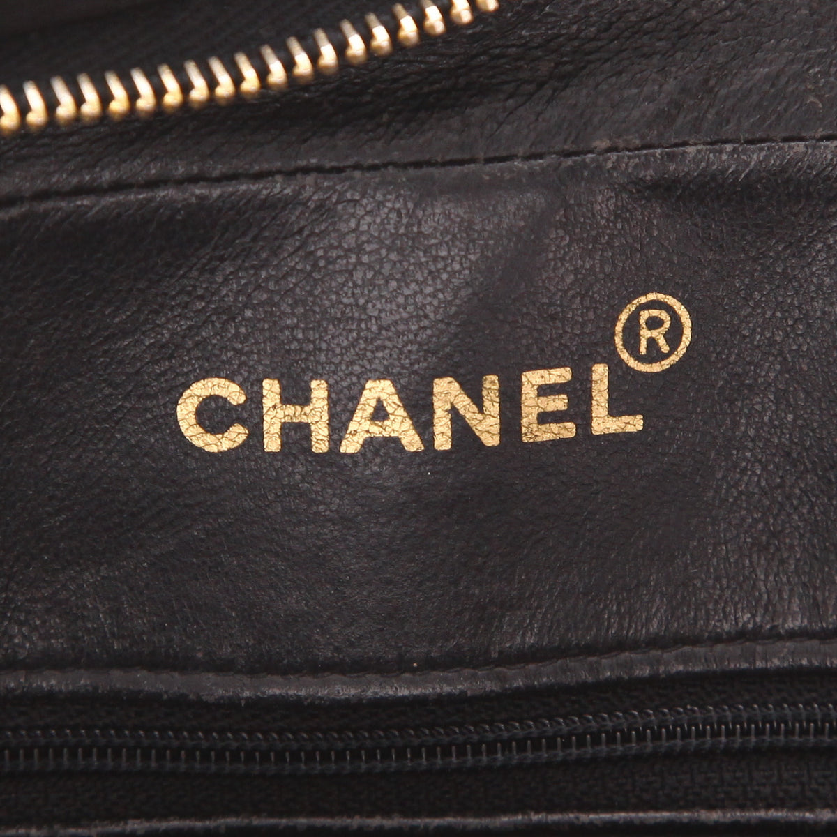 Vintage Chanel shoulder bag in black quilted leather - DETAIL 2