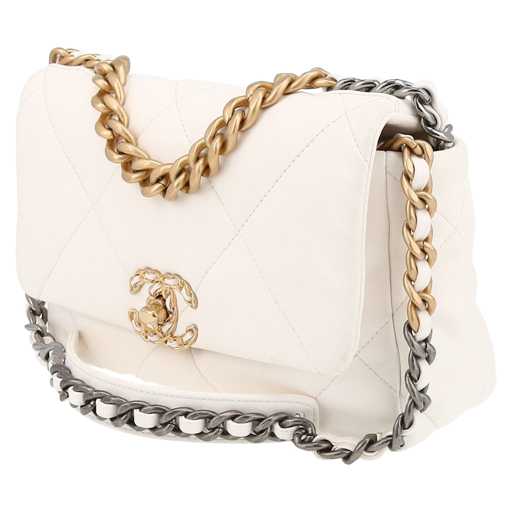 Chanel 19 shoulder bag in white quilted leather - DETAIL 3