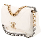 Chanel 19 shoulder bag in white quilted leather - DETAIL 3