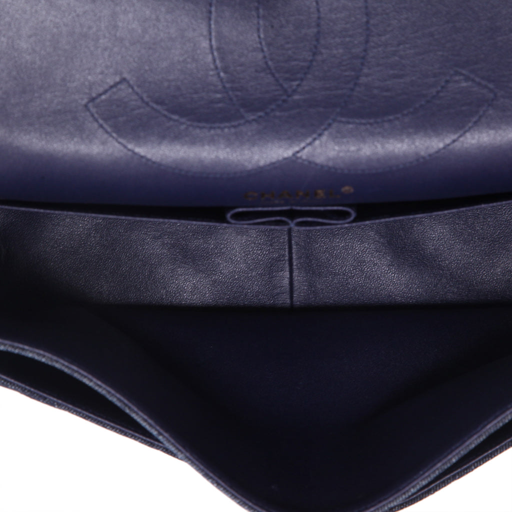 Chanel 2.55 handbag in blue denim canvas - DETAIL 3