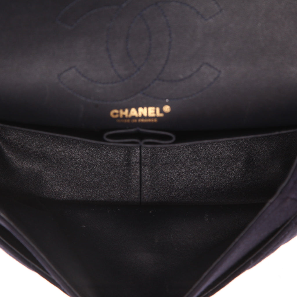 Chanel 2.55 large model handbag in navy blue quilted canvas - DETAIL 3
