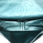 Chanel 2.55 shoulder bag in blue quilted iridescent leather - DETAIL 3