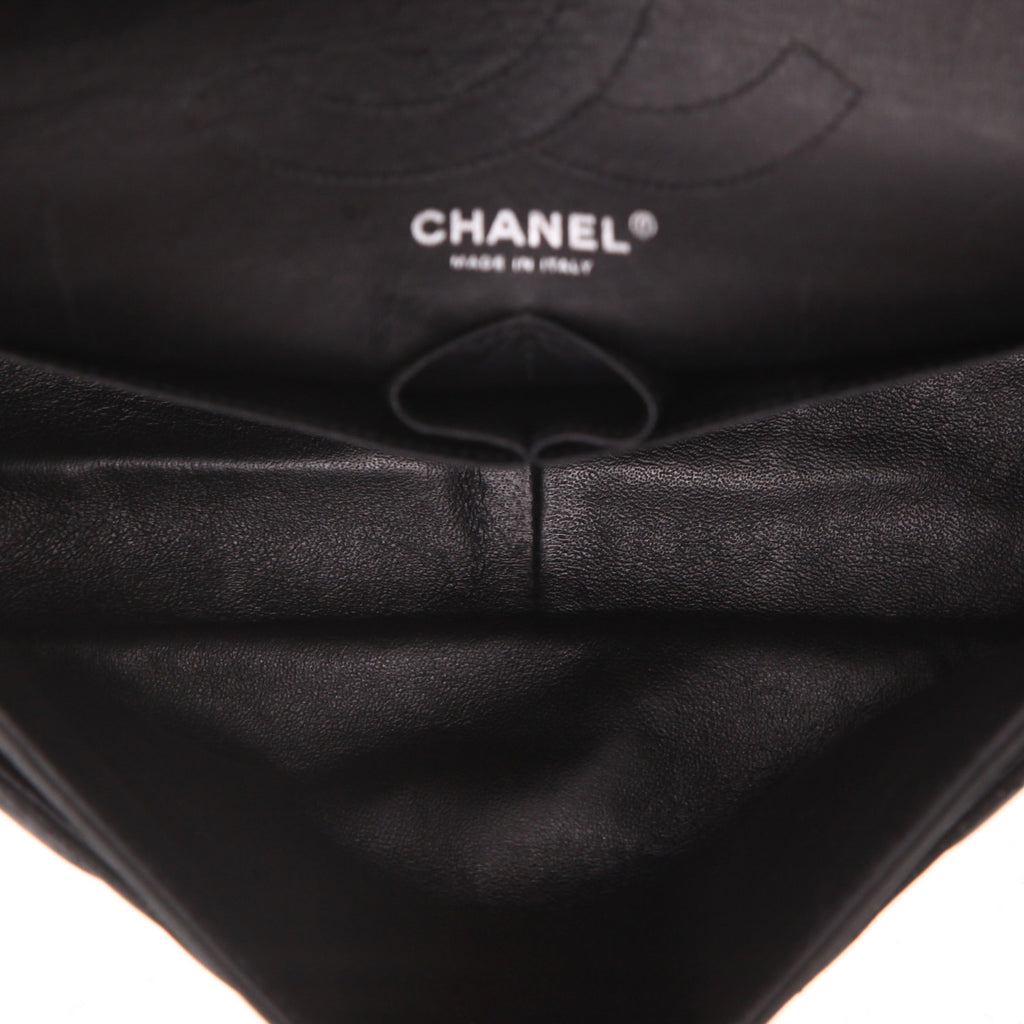 Chanel 2.55 large model shoulder bag in grey quilted iridescent leather - DETAIL 3