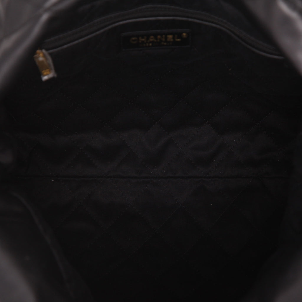 Chanel 22 small model handbag in black leather - DETAIL 3