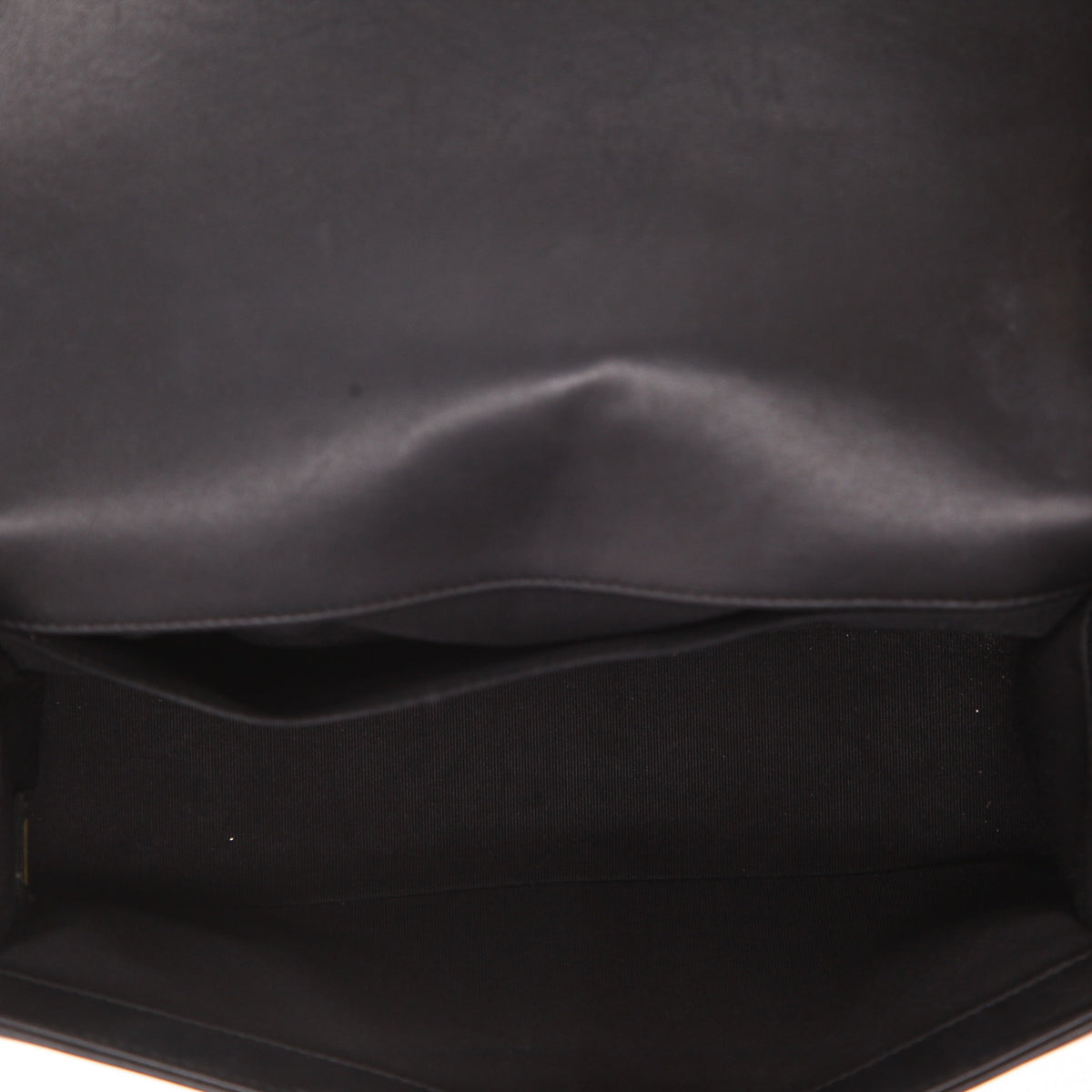Chanel Boy shoulder bag in black patent leather - DETAIL 3