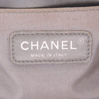 Chanel Boy shoulder bag in grey metallic quilted leather - DETAIL 3