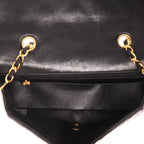 Chanel Diana shoulder bag in black quilted leather - DETAIL 3