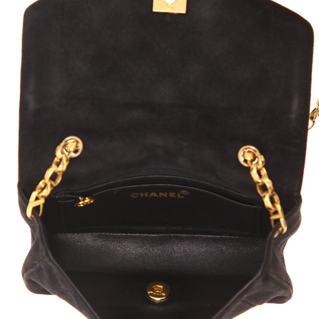 Chanel Diana shoulder bag in black Veau velours - DETAIL 3