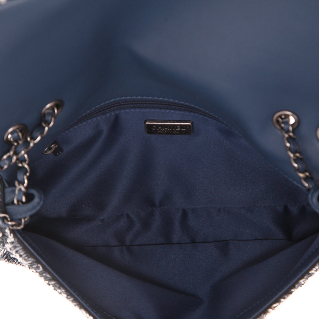 Chanel Editions Limitées handbag in blue paillette - DETAIL 3