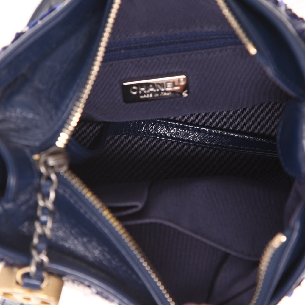 Chanel Gabrielle small model shoulder bag in navy blue and white paillette and navy blue leather - DETAIL 3