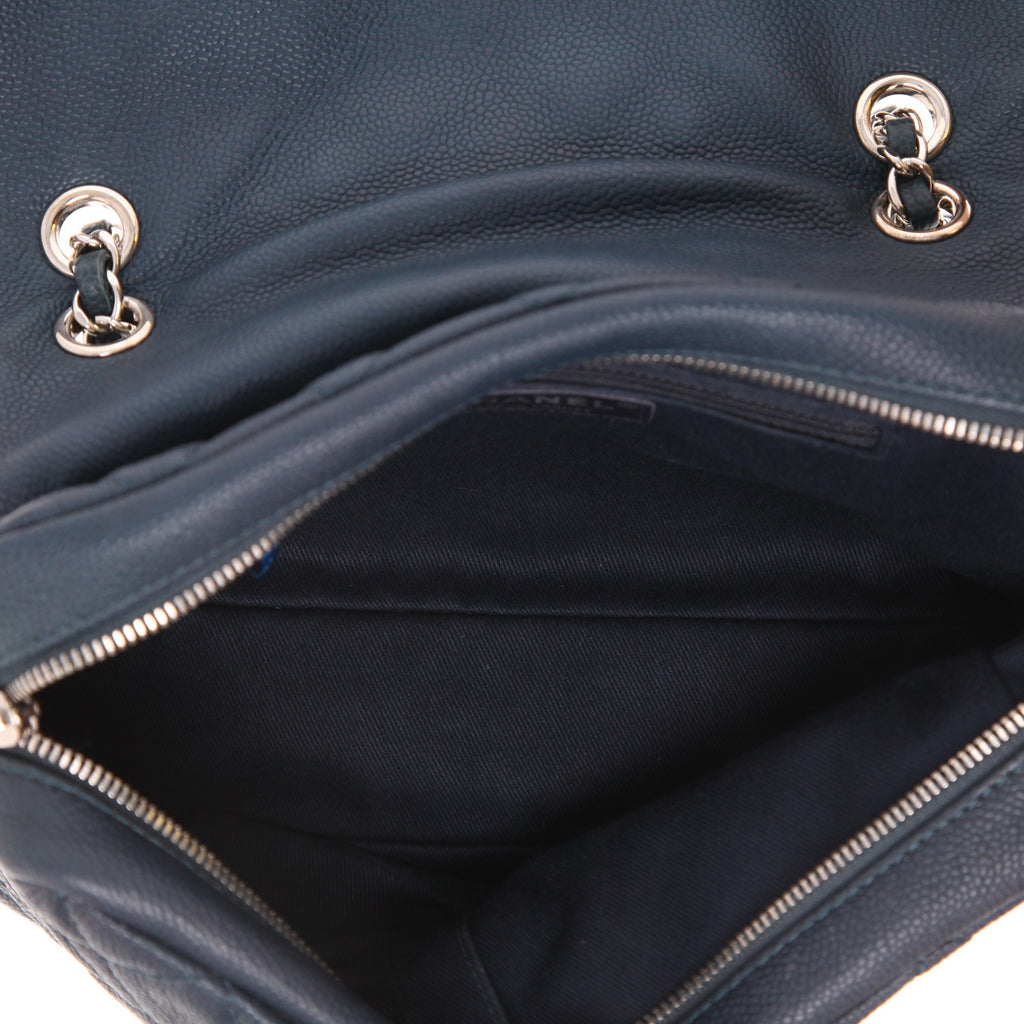 Chanel handbag Blue quilted grained leather flap bag - DETAIL 3