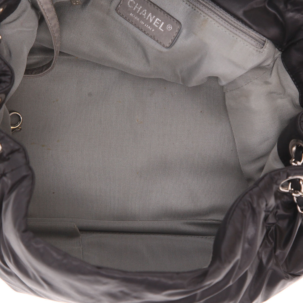 Chanel handbag in black quilted canvas - DETAIL 3
