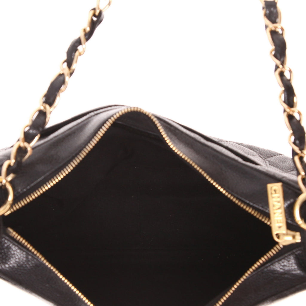 Chanel handbag in black quilted grained leather - DETAIL 3