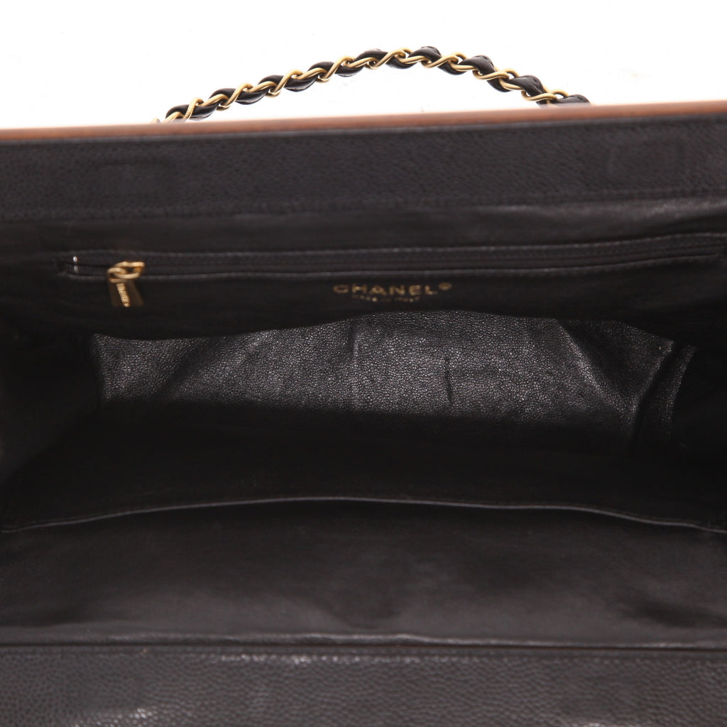 Chanel handbag in black quilted grained leather - DETAIL 3