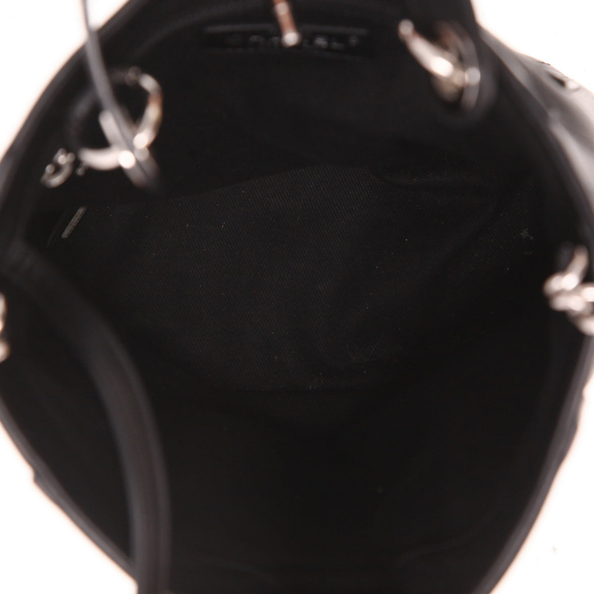 Chanel handbag in black quilted leather - DETAIL 3