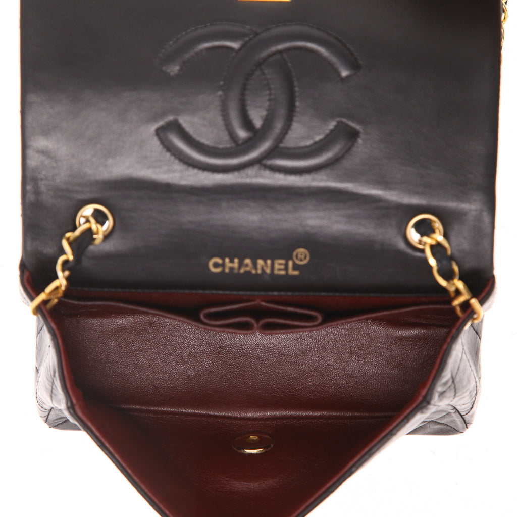 Chanel Mademoiselle shoulder bag in black quilted leather - DETAIL 3