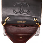 Chanel Mademoiselle shoulder bag in black quilted leather - DETAIL 3