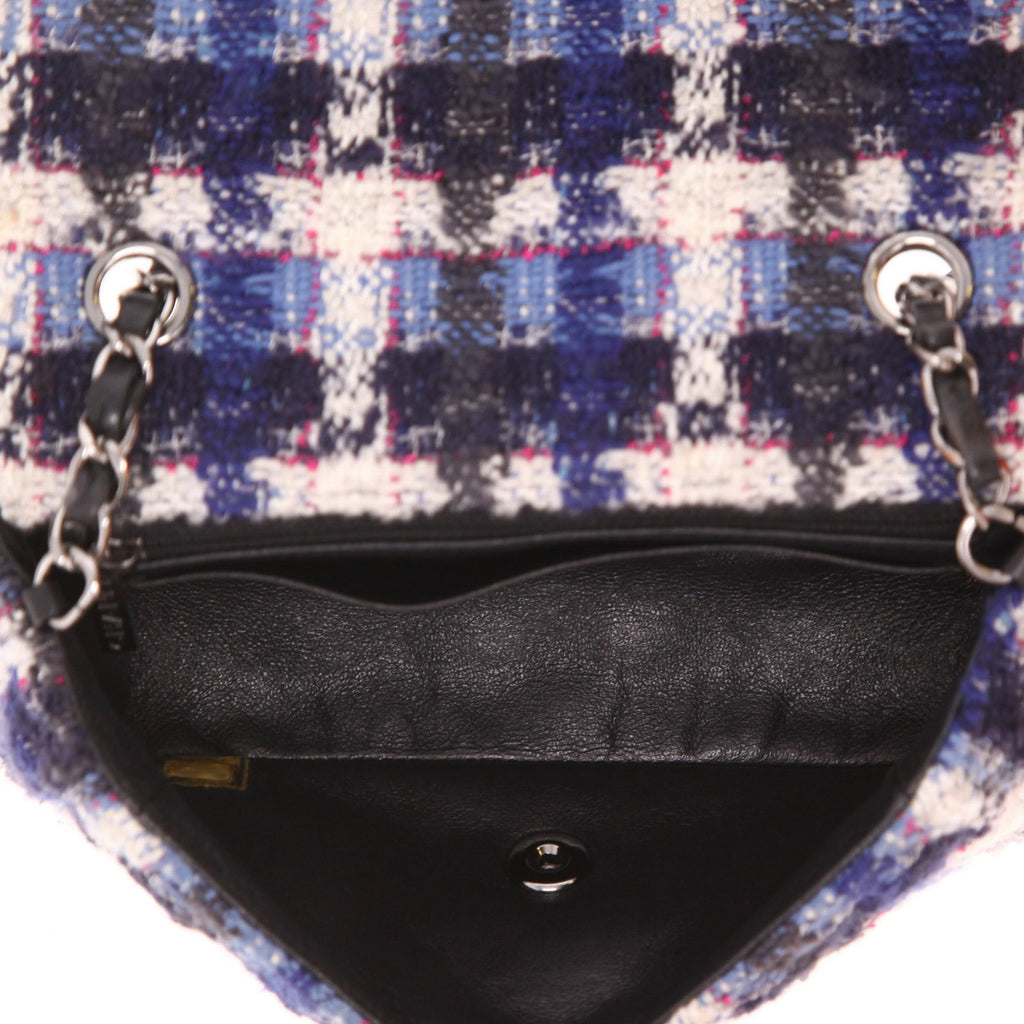Chanel Mini Timeless shoulder bag in blue and white tweed - DETAIL 3