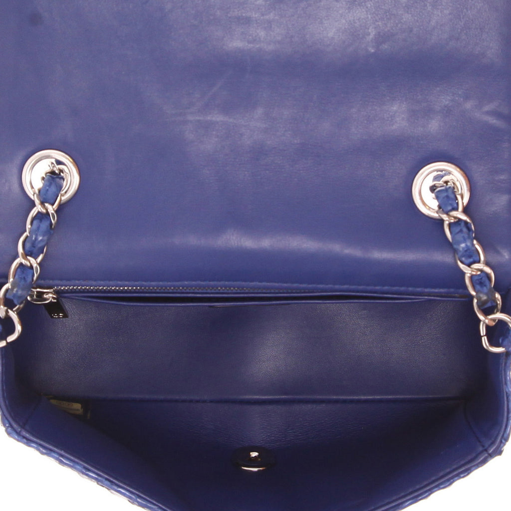 Chanel Mini Timeless shoulder bag in blue python - DETAIL 3