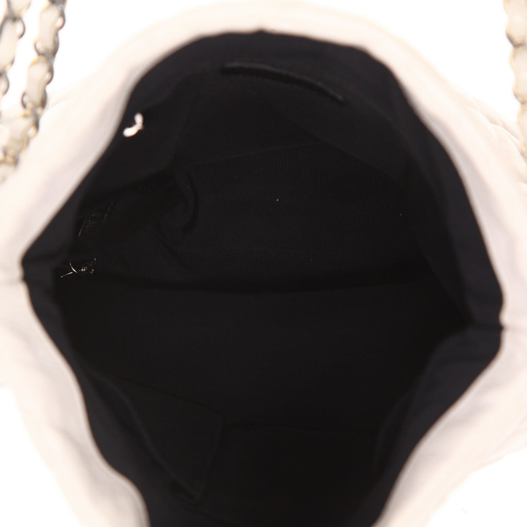 Chanel Petit Shopping handbag in white quilted leather - DETAIL 3