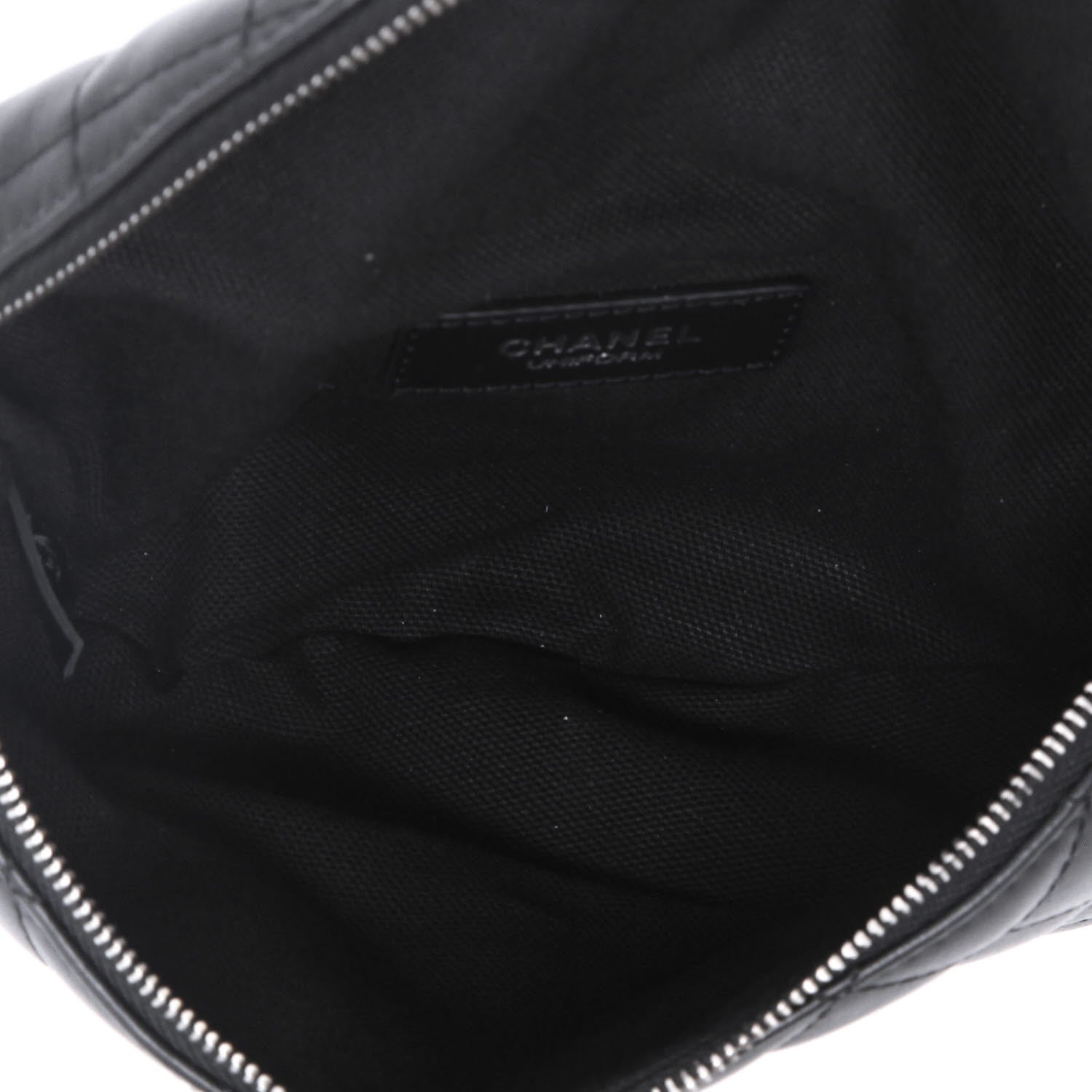 Chanel Pochette clutch-belt in black quilted leather - DETAIL 3