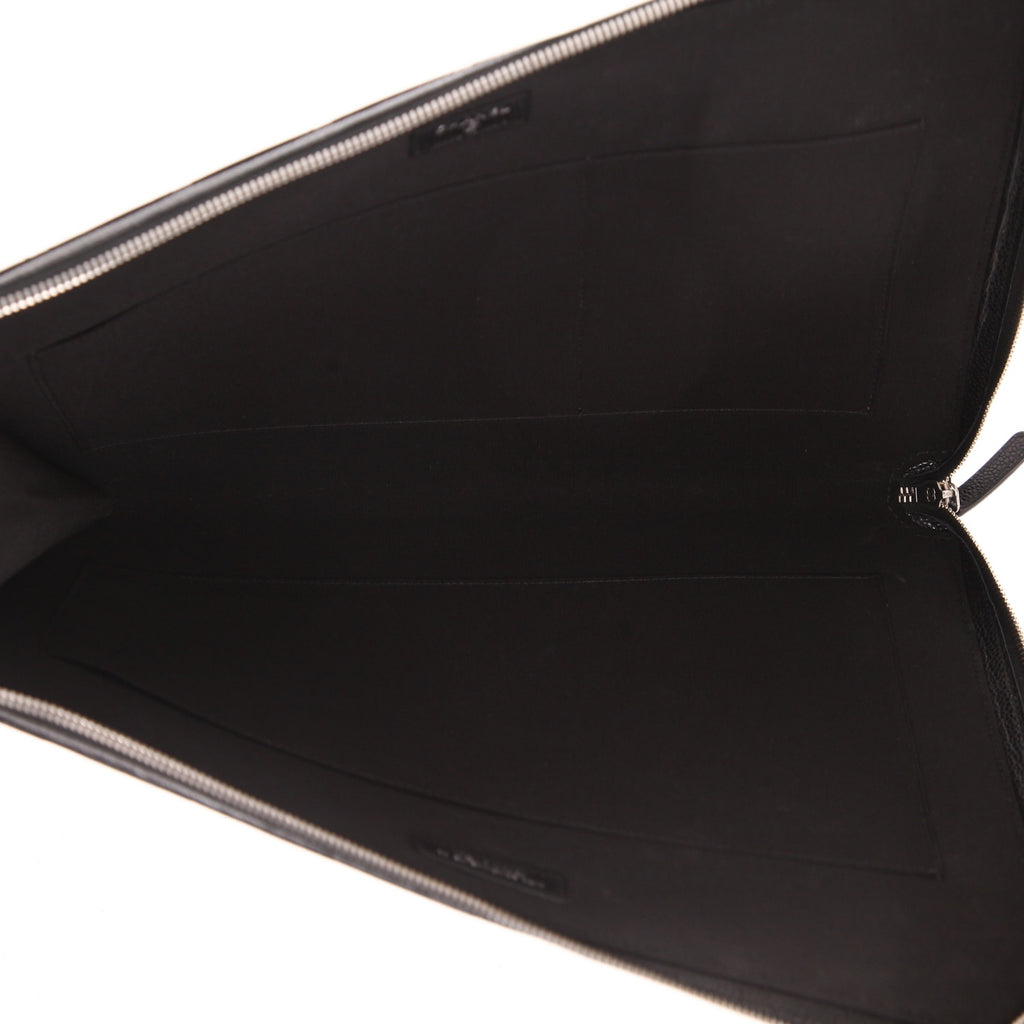 Chanel Pochette pouch in black quilted grained leather - DETAIL 3