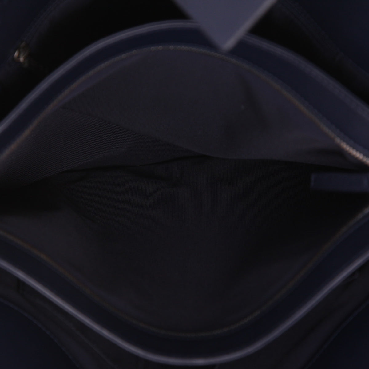 Chanel shopping bag in navy blue quilted leather - DETAIL 3