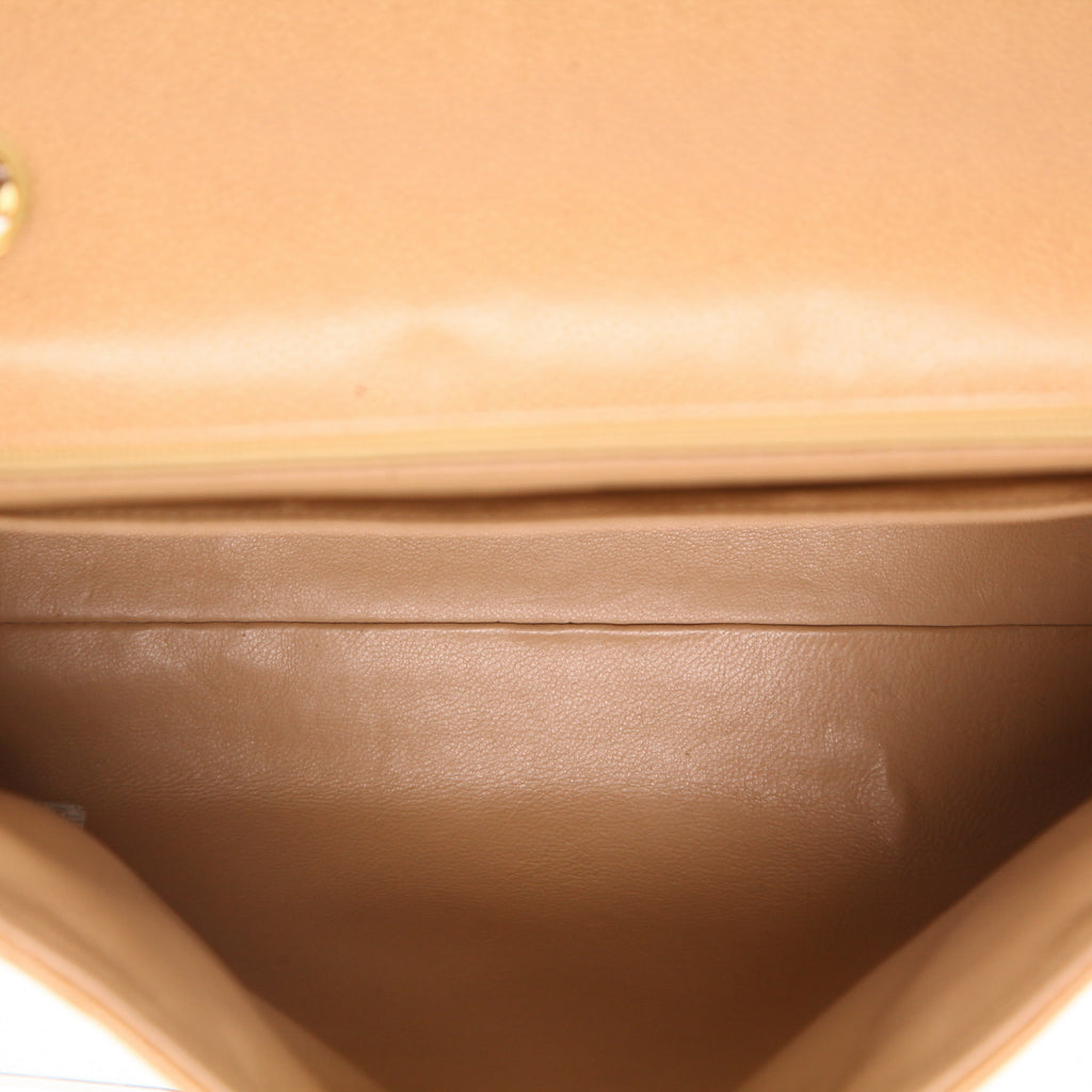 Chanel shoulder bag in beige quilted grained leather - DETAIL 3