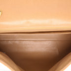Chanel shoulder bag in beige quilted grained leather - DETAIL 3
